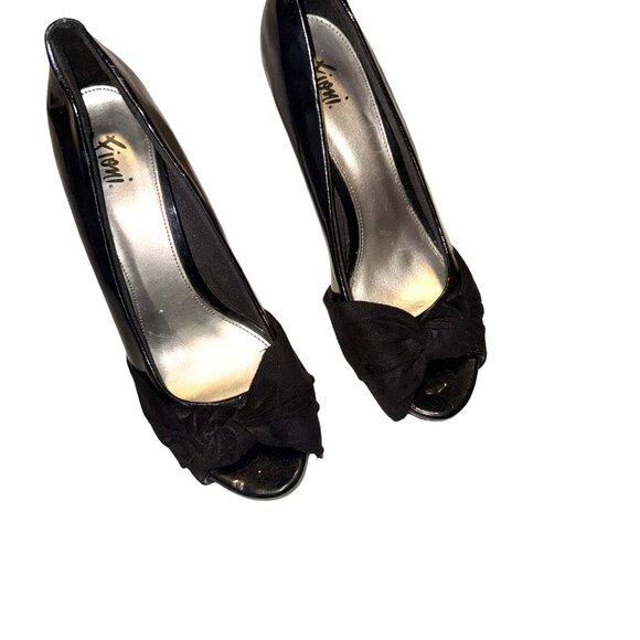 Size 8 1/2 Womens Black Heels with Bow 8.5 - Picture 4 of 5